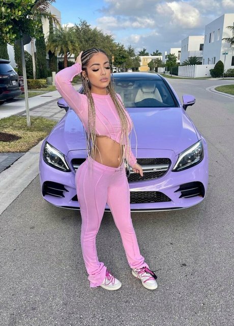 Nacktes geleaktes OnlyFans-Foto von Malu Trevejo