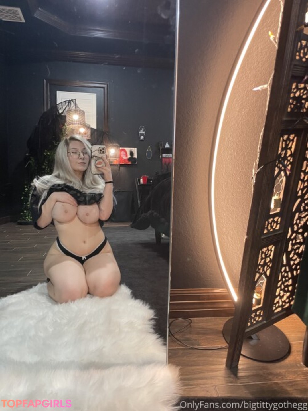 Nacktes geleaktes OnlyFans-Foto von Big Titty Goth Egg #317