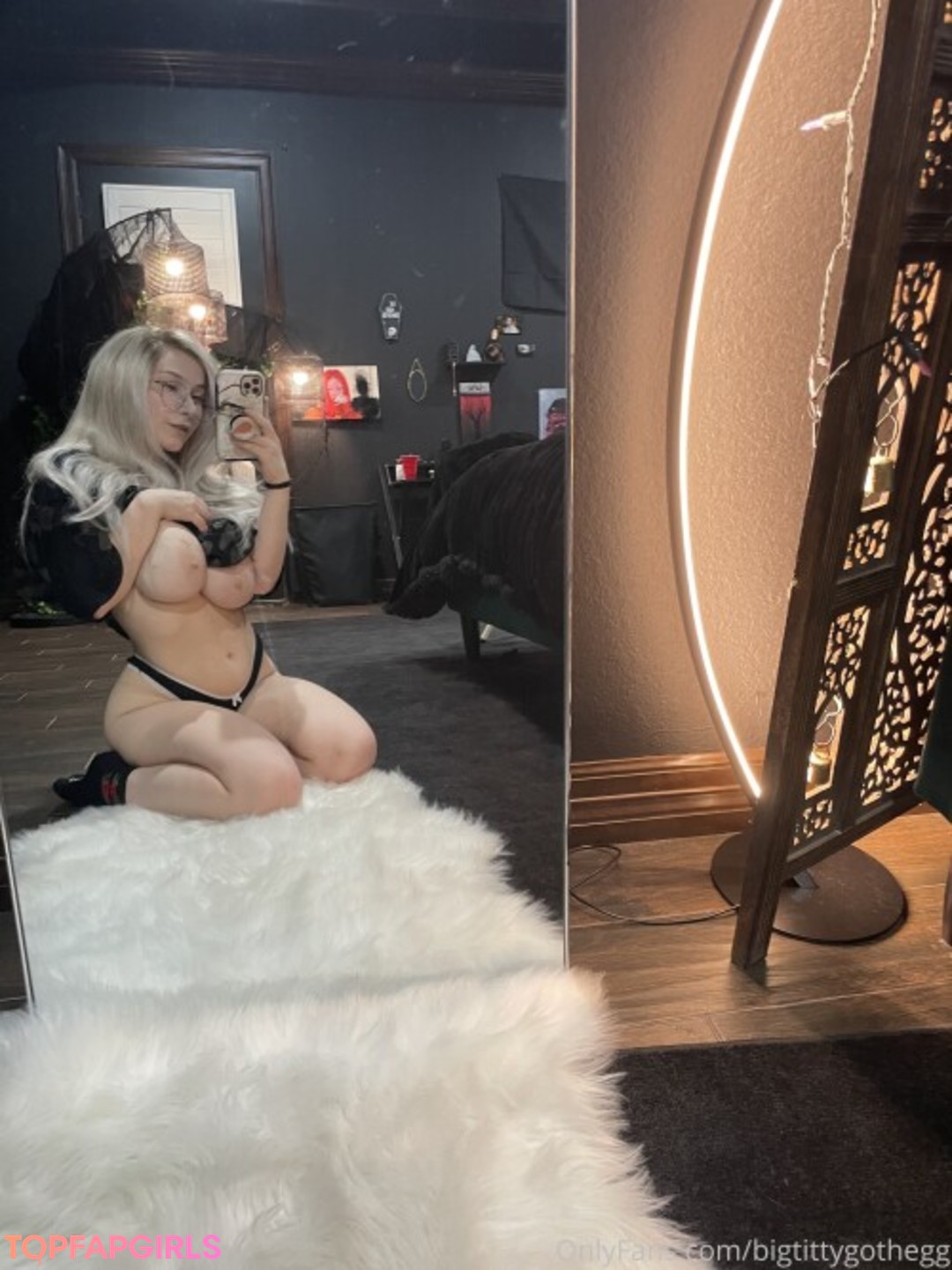 Nacktes geleaktes OnlyFans-Foto von Big Titty Goth Egg #362