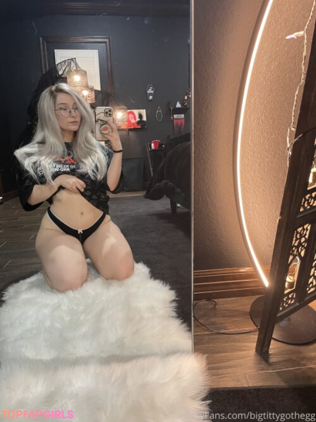 Nacktes geleaktes OnlyFans-Foto von Big Titty Goth Egg #378