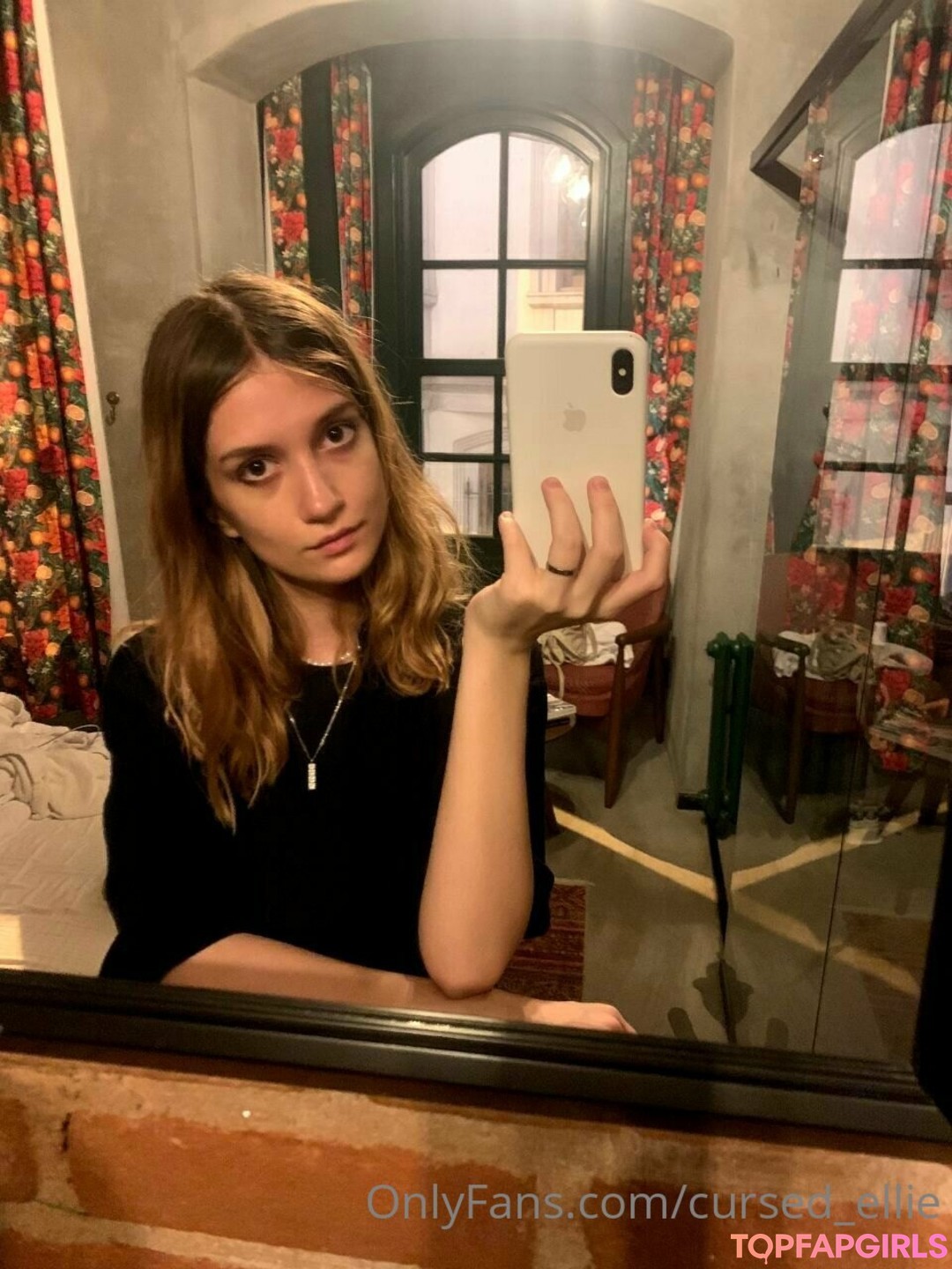 Nacktes geleaktes OnlyFans-Foto von Cursed Ellie #196