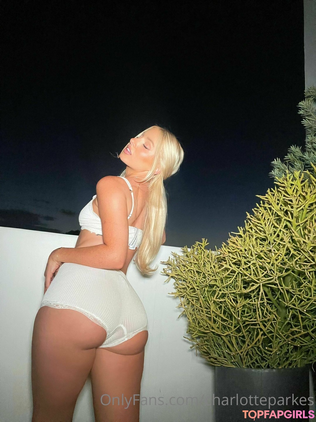 Nacktes geleaktes OnlyFans-Foto von Charlotte Parkes #107