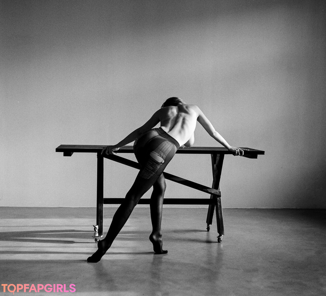 Nacktes geleaktes OnlyFans-Foto von Mila Amour #2010