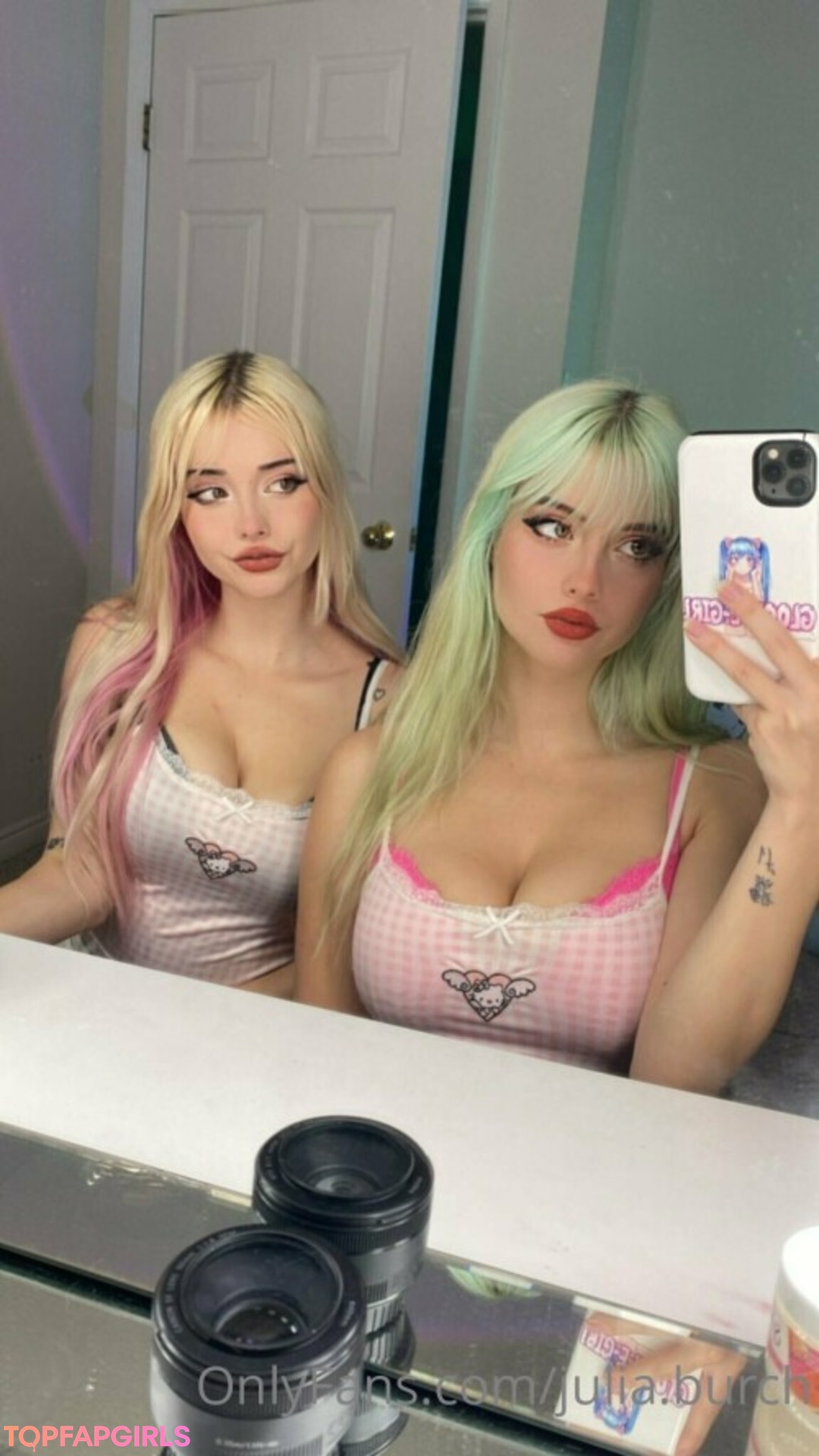 Nacktes geleaktes OnlyFans-Foto von Burch Twins #520