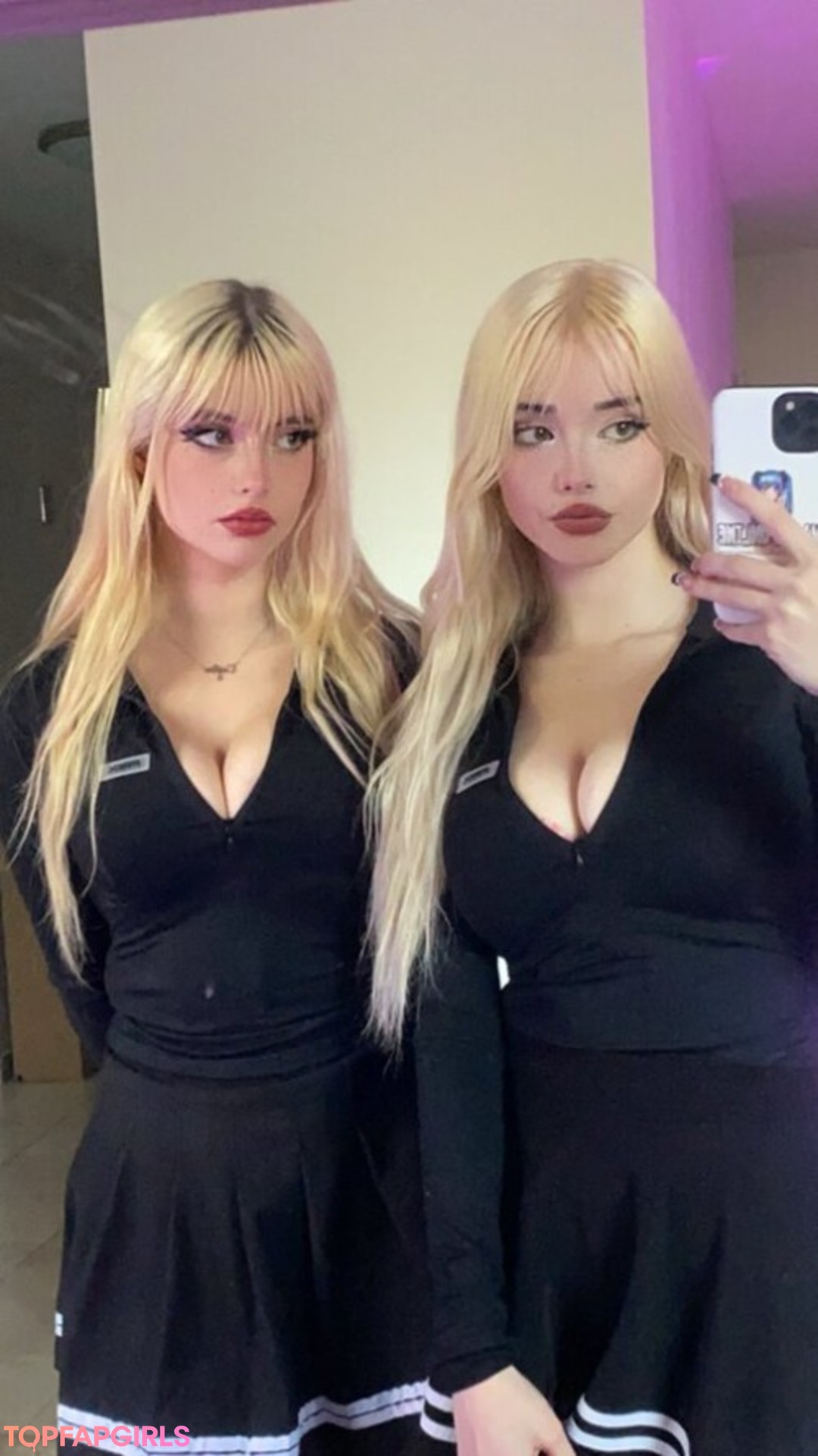 Nacktes geleaktes OnlyFans-Foto von Burch Twins #534