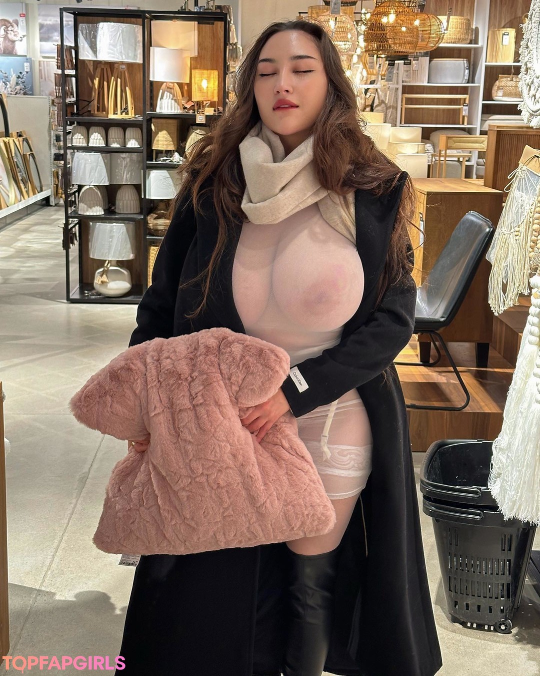 Nacktes geleaktes OnlyFans-Foto von Louisa Khovanski #1087