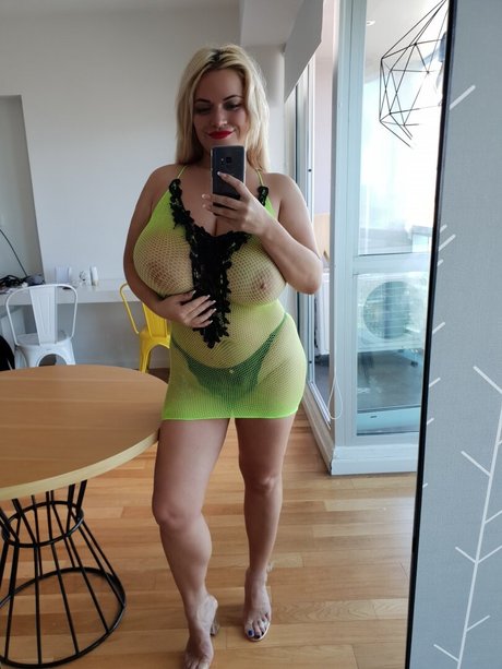 Nacktes geleaktes OnlyFans-Foto von Olyria Roy