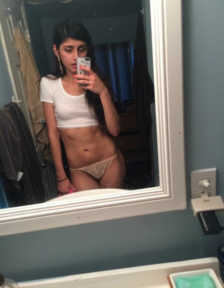 Nacktes geleaktes OnlyFans-Foto von Mia Khalifa