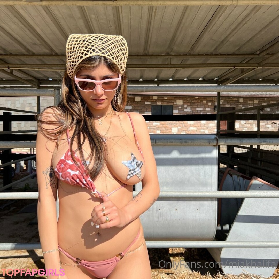 Nacktes geleaktes OnlyFans-Foto von Mia Khalifa #123