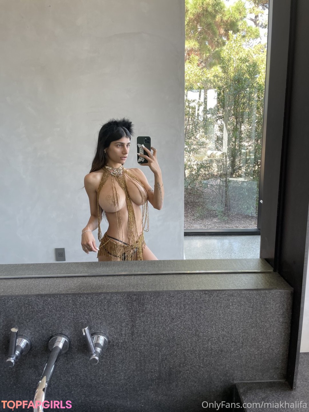 Nacktes geleaktes OnlyFans-Foto von Mia Khalifa #14