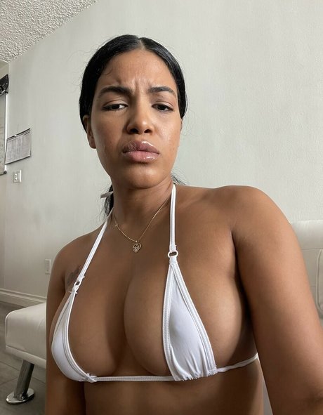 Nacktes geleaktes OnlyFans-Foto von Maya Farrell