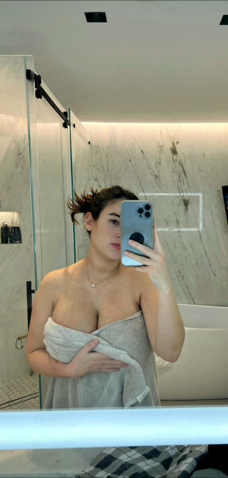 Angie Varona