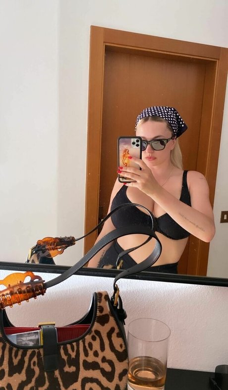 Nacktes geleaktes OnlyFans-Foto von Caroline Vreeland