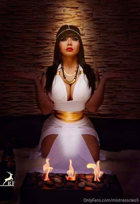 Nacktes geleaktes OnlyFans-Foto von Mistress Cleopatra