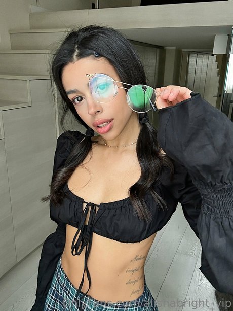 Nacktes geleaktes OnlyFans-Foto von Alisha Bright