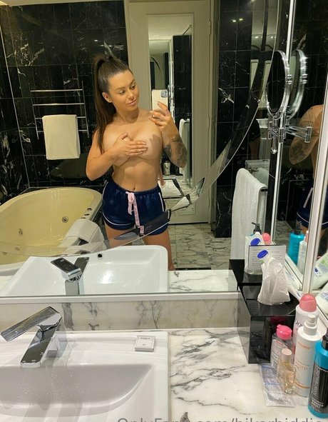Nacktes geleaktes OnlyFans-Foto von Biker Biddie