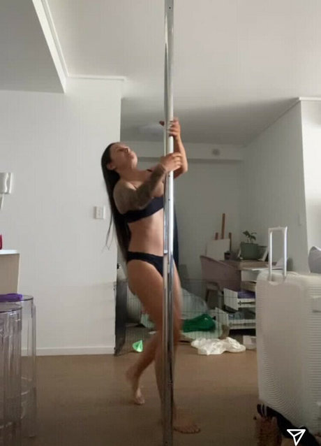 Nacktes geleaktes OnlyFans-Foto von Biker Biddie