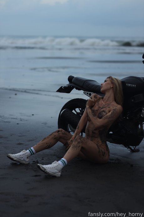 Nacktes geleaktes OnlyFans-Foto von Mira