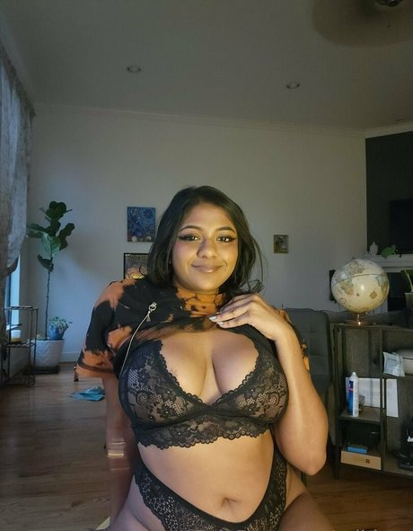 Nacktes geleaktes OnlyFans-Foto von Rai Blue
