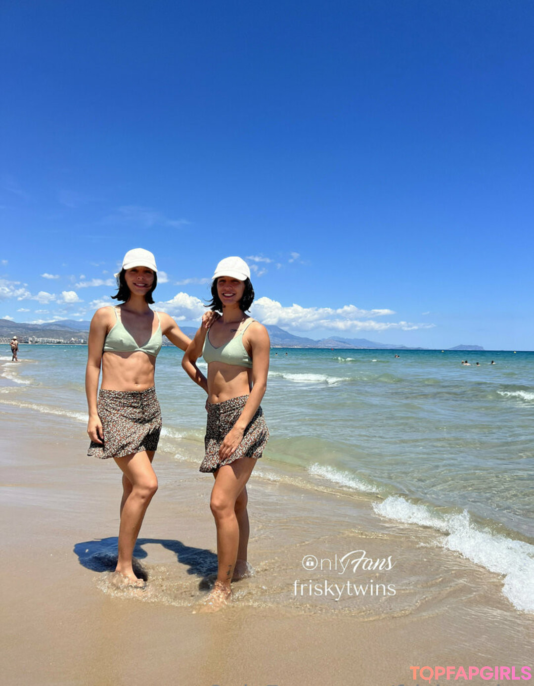 Nacktes geleaktes OnlyFans-Foto von Frisky Twins #190