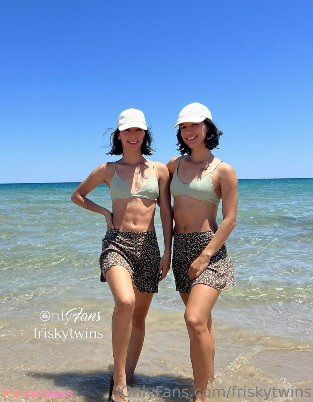 Nacktes geleaktes OnlyFans-Foto von Frisky Twins #191