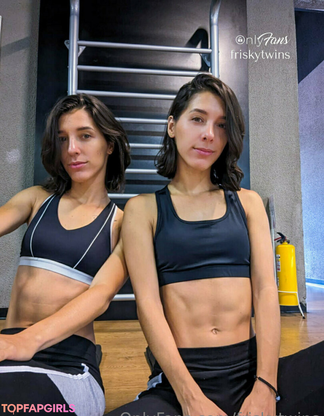 Nacktes geleaktes OnlyFans-Foto von Frisky Twins #205