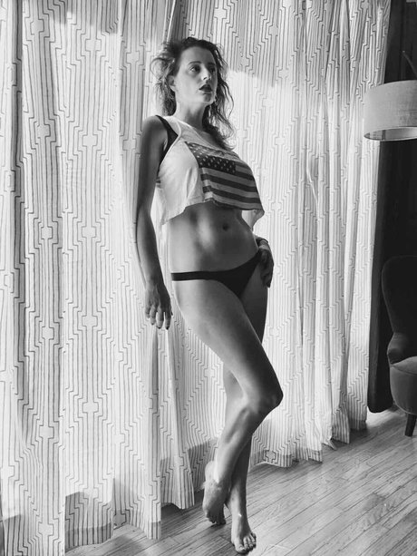 Abby Dark star