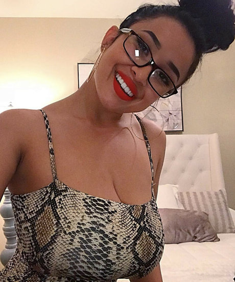 Nacktes geleaktes OnlyFans-Foto von Lizzy