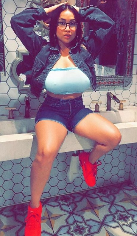 Nacktes geleaktes OnlyFans-Foto von Lizzy