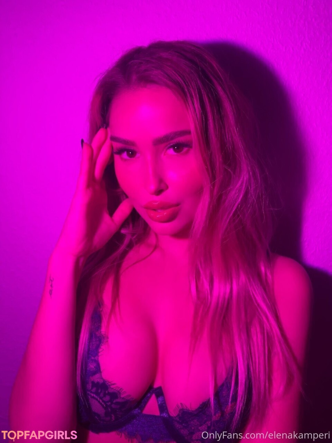 Nacktes geleaktes OnlyFans-Foto von Elena Kamperi #390