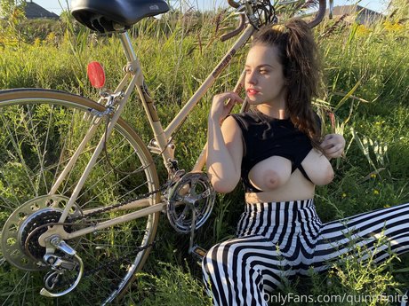 Nacktes geleaktes OnlyFans-Foto von Quinn Finite