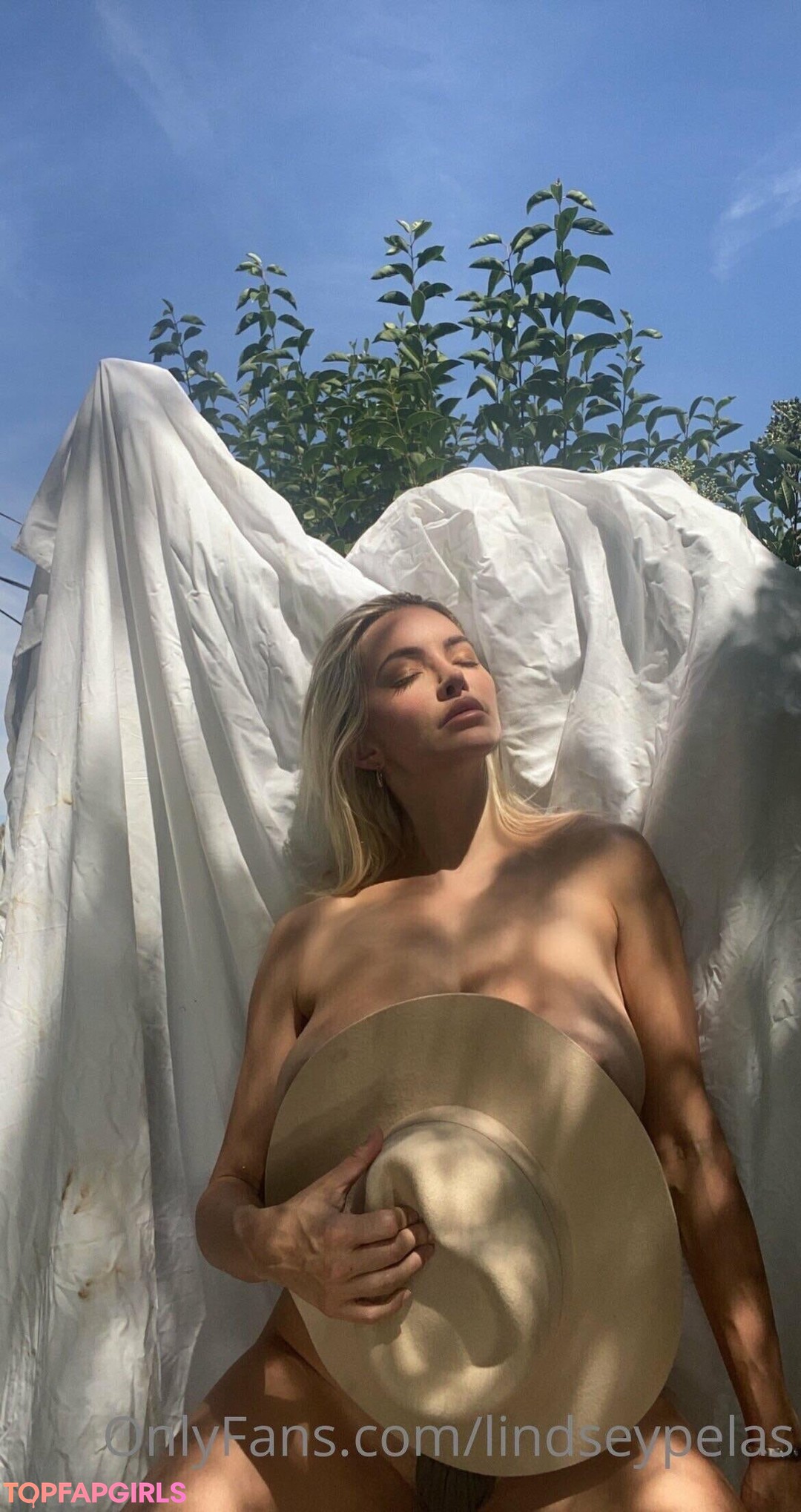 Nacktes geleaktes OnlyFans-Foto von Lindsey Pelas #636