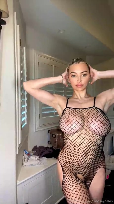 Lindsey Pelas
