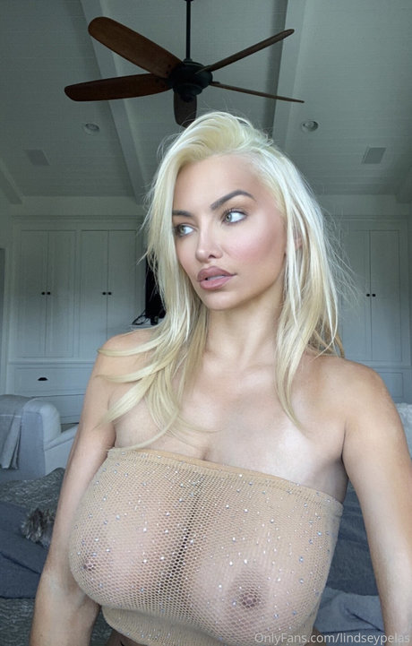Lindsey Pelas