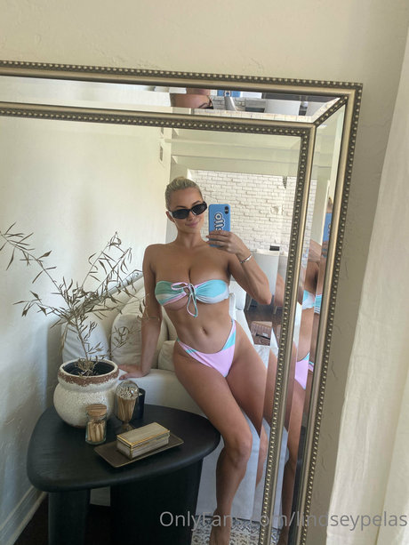 Lindsey Pelas