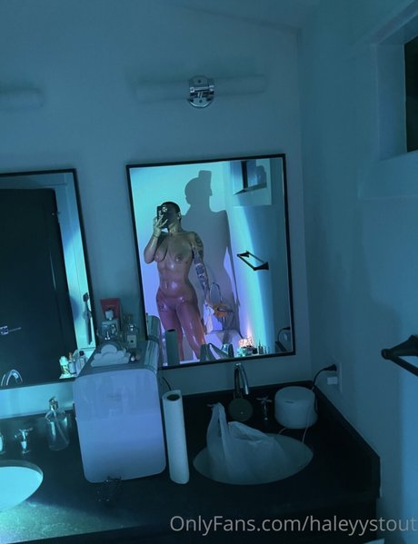 Nacktes geleaktes OnlyFans-Foto von Haley Stout