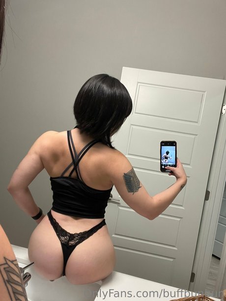 Nacktes geleaktes OnlyFans-Foto von Womanwearingred