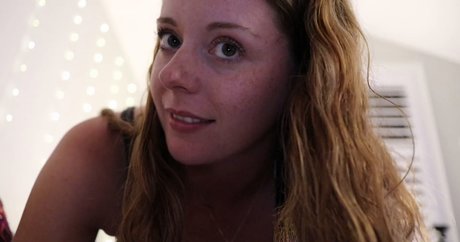 Nadia Foxx