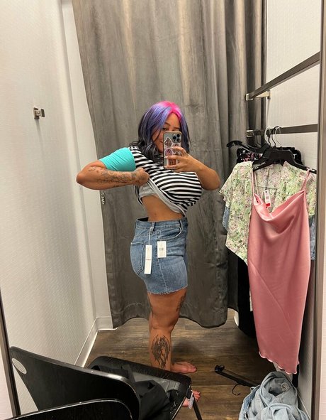 Nacktes geleaktes OnlyFans-Foto von Emily Cheree