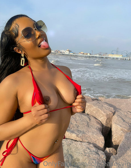 Lola Teases