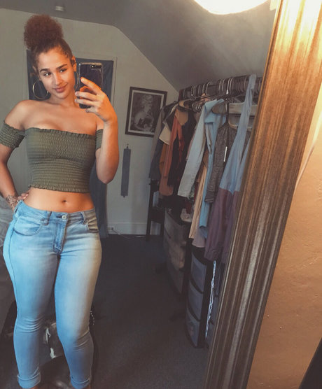 Nacktes geleaktes OnlyFans-Foto von Janae Girard