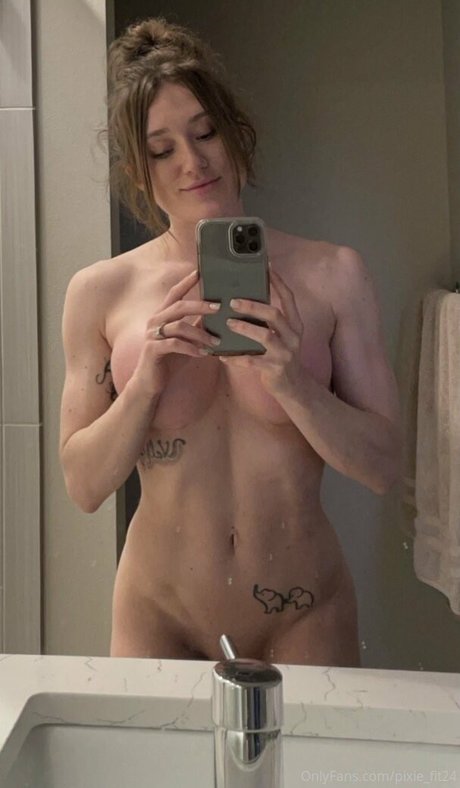 Nacktes geleaktes OnlyFans-Foto von Pixiefit24