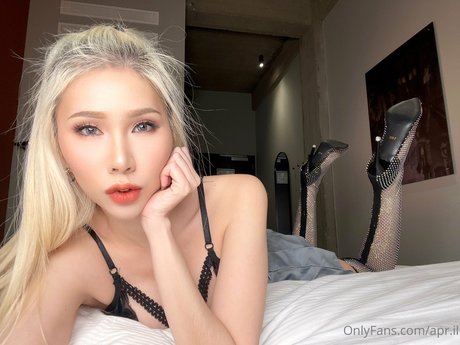 Nacktes geleaktes OnlyFans-Foto von April