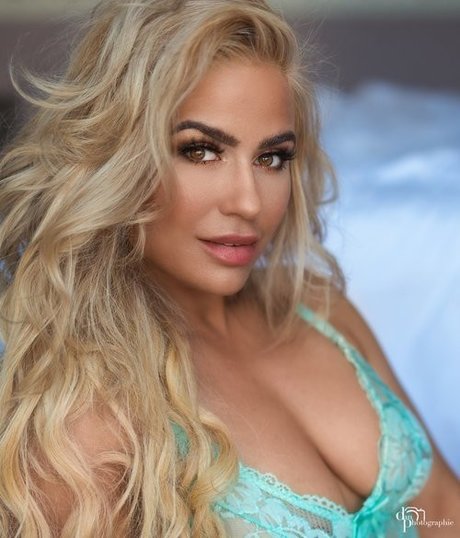 Nacktes geleaktes OnlyFans-Foto von Andrea Schaerer