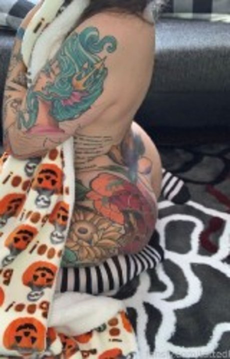 Nacktes geleaktes OnlyFans-Foto von Tattedkate