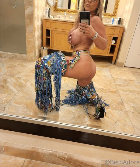 Nacktes geleaktes OnlyFans-Foto von Bethadore