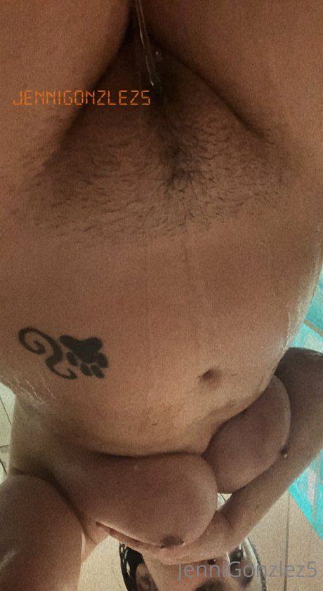 Nacktes geleaktes OnlyFans-Foto von Jenni