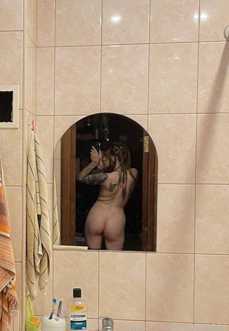 Nacktes geleaktes OnlyFans-Foto von Little Polly