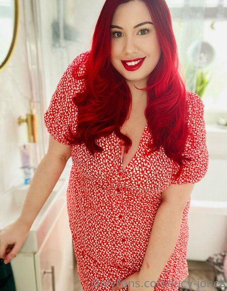 Nacktes geleaktes OnlyFans-Foto von Lucy Jones