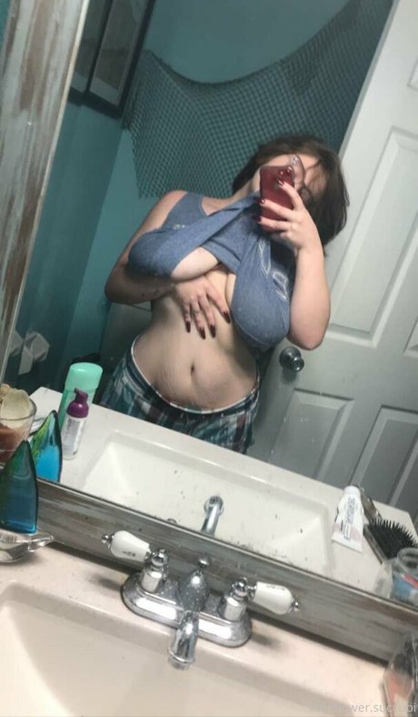 Nacktes geleaktes OnlyFans-Foto von Lilsuccubi